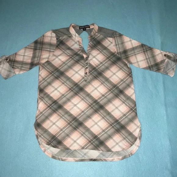𝅺ALMOST FAMOUS plaid top lace keyhole back detail high low long sleeves size L - Picture 1 of 10